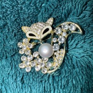 Elegant Gold and Silver Freshwater Pearl Fox Brooch